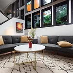 Sleek Sedona Abode With Hot Tub And Outdoor Hangout!