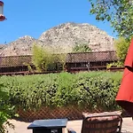 3 Bedroom With Stunning Red Rock Views! Walk To Trails!