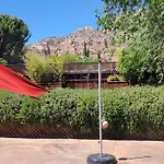 3 Bedroom With Stunning Red Rock Views! Walk To Trails!