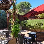 3 Bedroom With Stunning Red Rock Views! Walk To Trails!