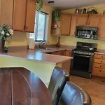 3 Bedroom With Stunning Red Rock Views! Walk To Trails!