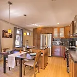 Pet-Friendly Sedona Home With Yard And Hot Tub!