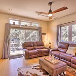 Pet-Friendly Sedona Home With Yard And Hot Tub!