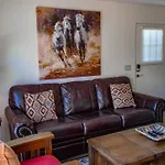 Cowboys & Angels - Classic Sedona Style W/Great Location