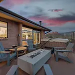 Luxury Uptown Home With Epic Views And Hot Tub