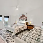 Luxury Uptown Home With Views And Hot Tub