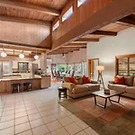 Spacious Home-Walk To Uptown-Views-Hottub-Gameroom