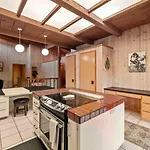 Spacious Home-Walk To Uptown-Views-Hottub-Gameroom