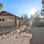 Upscale Uptown Retreat Home With Hottub And Views