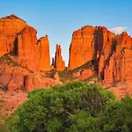 Uptown Sedona Retreat Wit Views And Hot Tub