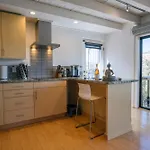 Private, Modern, Luxury Studio With Unmatched Red Rock Views Private Trail Head - Enjoy On Property Sauna, Aromatherapy Steam Room, Hot Tub, Pools And Wellness Services