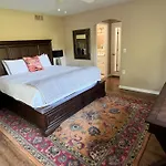 Lantern Light Inn - Romantic Getaway (Adults Only)