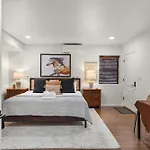 Mammoth Rock Lodge-New Family Home Remodeled 2 Hot Tubs & Game Room