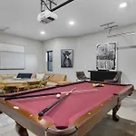 Mammoth Rock Splendor Family Home-Close To Town, Huge Spa & Game Room