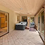 New Secluded Mountain Shadows Escape With Sunroom Spa