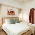 Enchanted Adobe Hideaway Whot Tub & Giant Chess