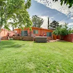 Pet-Friendly Sedona Home Hot Tub, Walk To Trails!