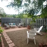 Quaint Uptown Sedona Home Walking Distance To Shops
