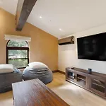 Beautiful Upscale Home With Views Of Cathedral Rock, A Stream, Lush Fruit Trees