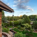 Beautiful Upscale Home With Views Of Cathedral Rock, A Stream, Lush Fruit Trees