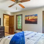 Majestic Creekside Escape With Pool, Spa, Sauna, Gym