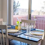 Artsy Half-House, Walk To Hiking Trails &Wine Bars! Yard, Firepit