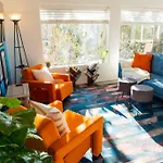 Artsy Half-House, Walk To Hiking Trails &Wine Bars! Yard, Firepit