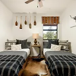 Enjoy Redrock Views W A Fire Pit Cornhole Games At Sedona Starlite