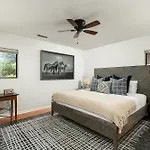 Enjoy Redrock Views W A Fire Pit Cornhole Games At Sedona Starlite