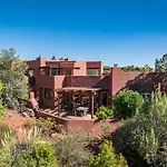 Sedona Family Desert Home - Hot Tub & Scenic Views