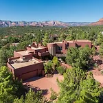 Sedona Family Desert Home - Hot Tub & Scenic Views