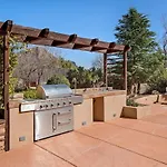 High End Haven For Family - Views Luxury Pool