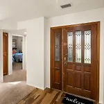 Relaxing Family Retreat With Views
