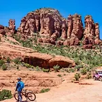Refreshing Sedona Sanctuary With Pool And Hot Tub For Family