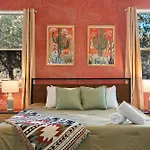Lux Sedona Retreat - Hot Tub & Game Room