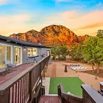 Stunning Red Rock Views With Hot Tub Theater Game Room