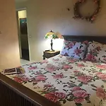 Apple Orchard Inn - Adult Only Accommodation