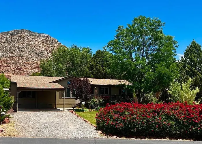 3 Bedroom With Stunning Red Rock Views! Walk To Trails!