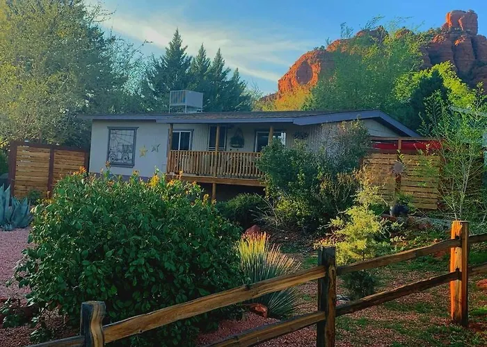Serene 2 Bedroom! Walk To Trails! Red Rock Mountain Views!