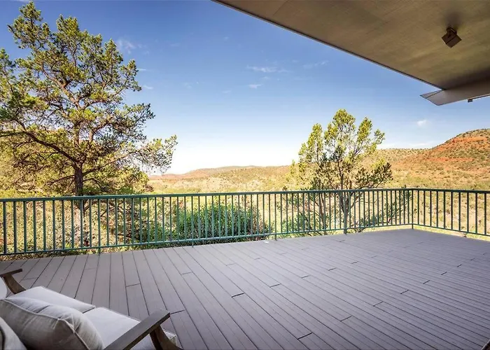 Stunning Views, Large Deck W/ Private Hiking Trail