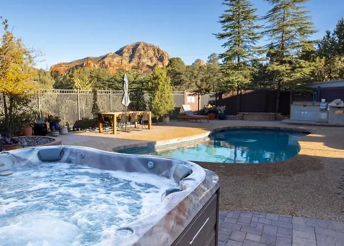 Prime Location With Hot Tub Pool And Views For Family