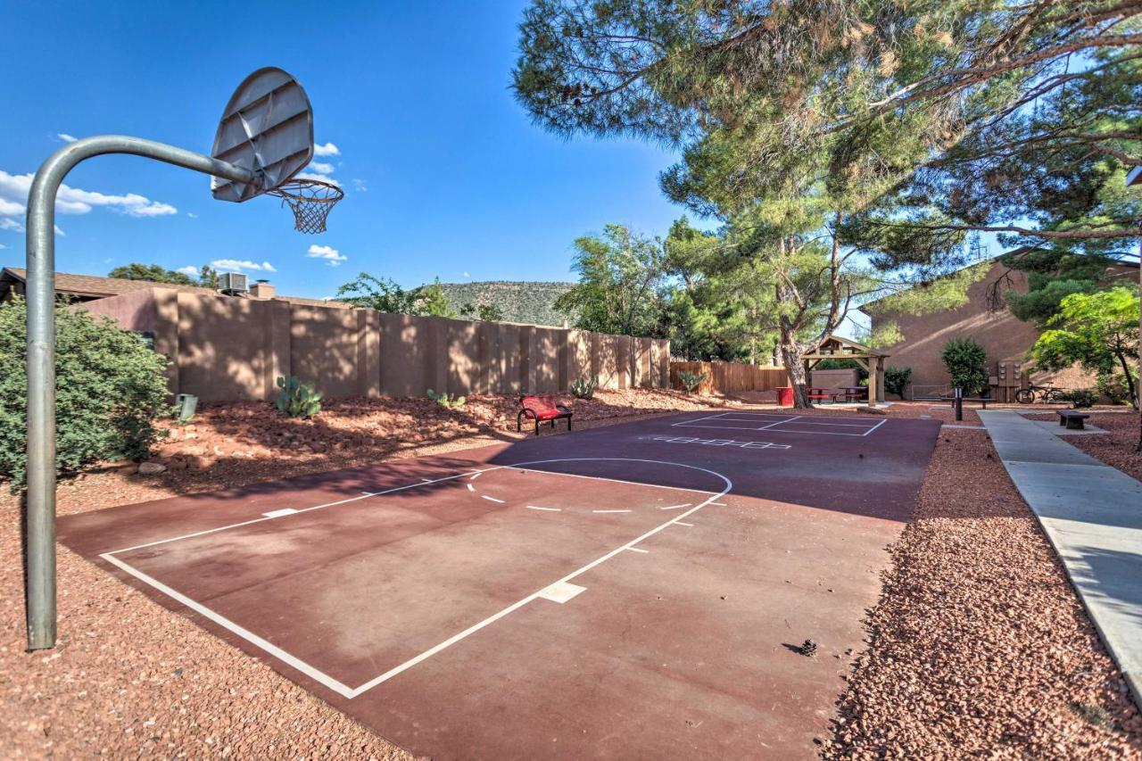 Sunny With Pool And Grill Access! *