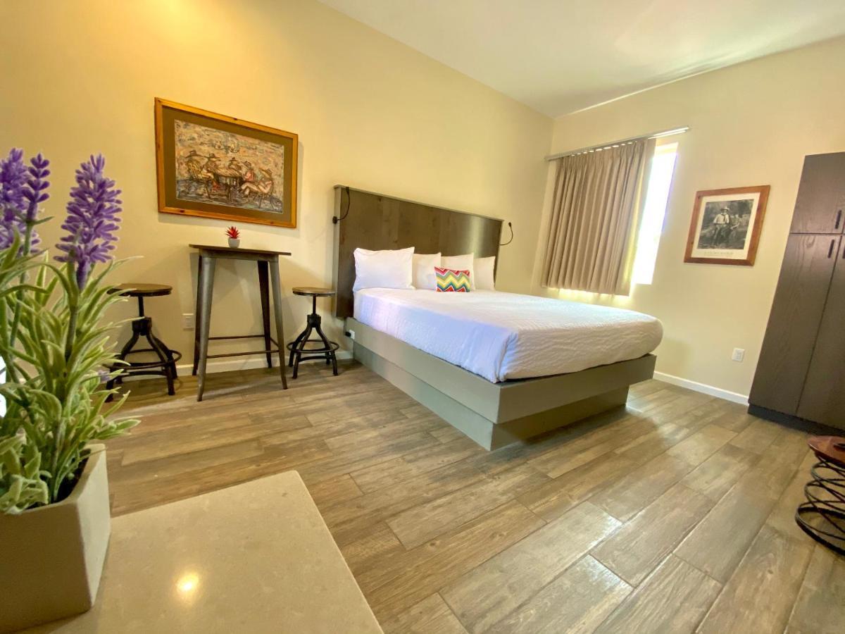Village Hotel 2*