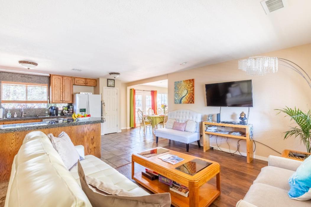 Spacious House With Hot Tub Spa, To Enjoy Red Rock View, Near Amitabha Stupa, And Trails *