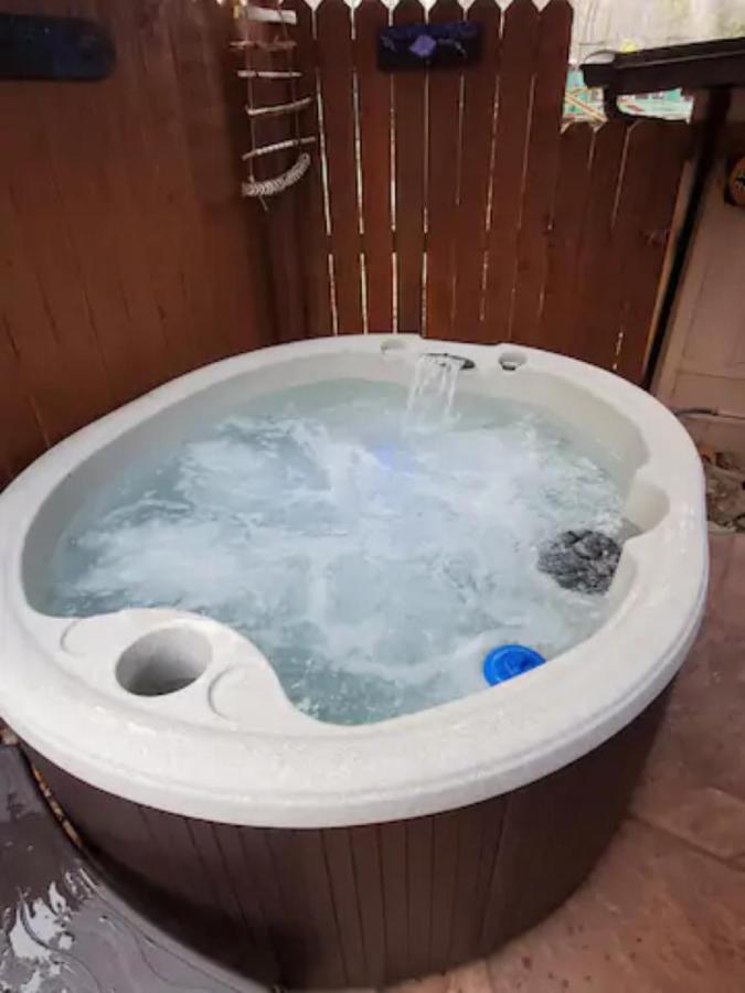 Cozy With Private Creek Access Holiday home
