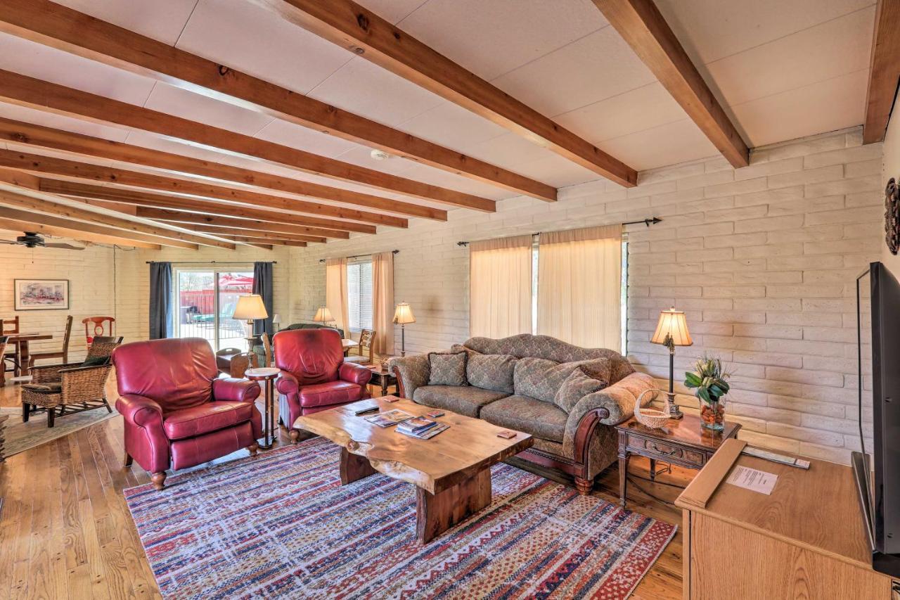 Holiday home On 1 Acre With Pool And Red Rock Views! Sedona