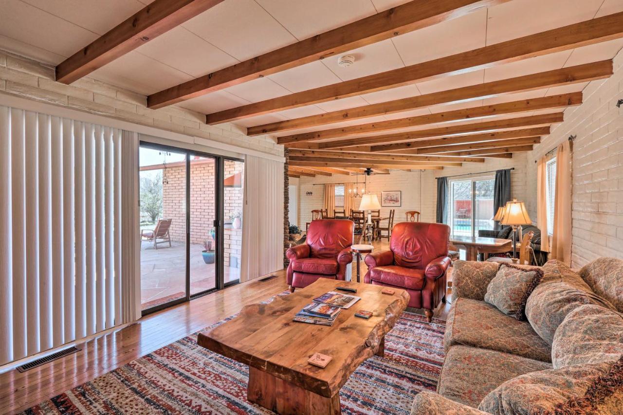 On 1 Acre With Pool And Red Rock Views!
