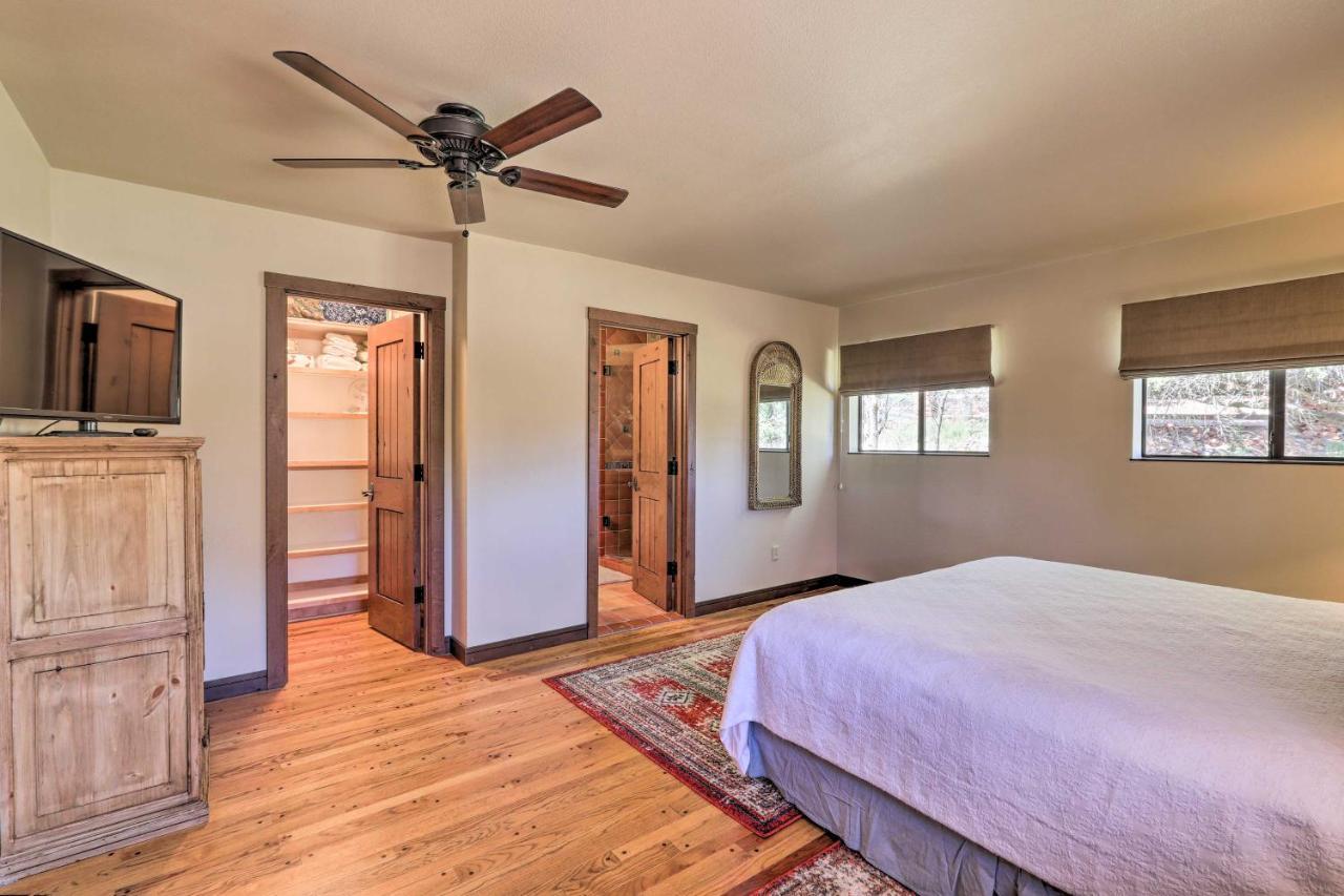 On 1 Acre With Pool And Red Rock Views! Holiday home Sedona
