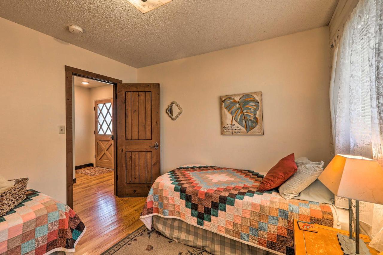 On 1 Acre With Pool And Red Rock Views! Holiday home Sedona