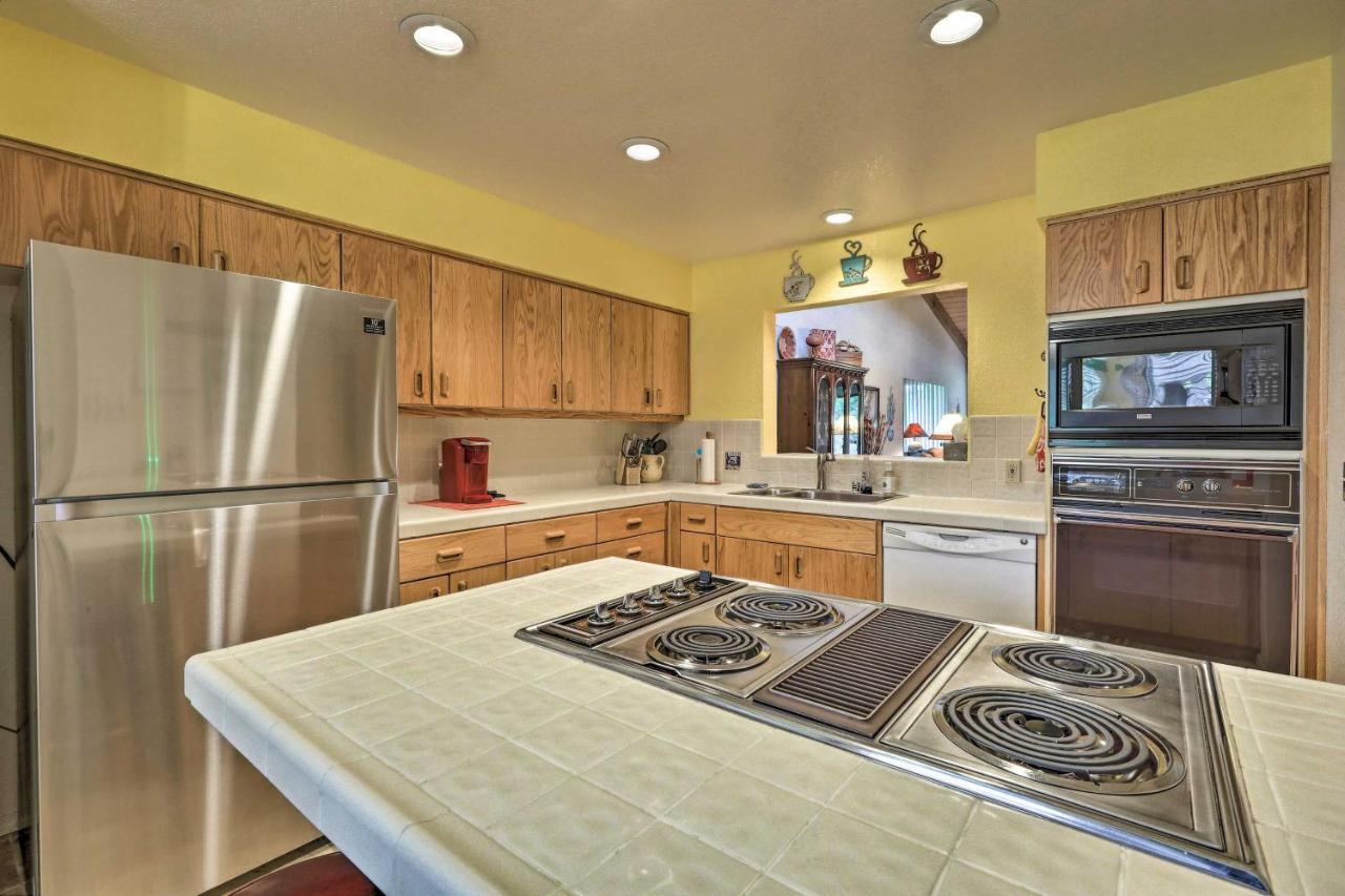 With Golf Course View And Pool Access! Sedona